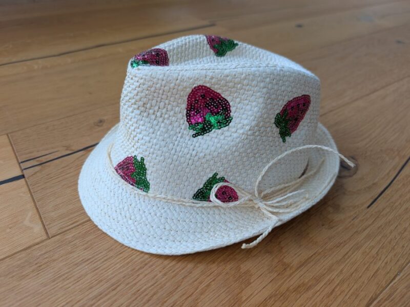Pusblu Sommerhut mit Erdbeeren